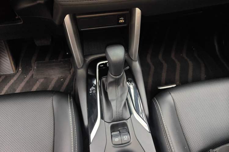 Used Toyota Corolla Cross 2022 2.0L Elite Edition Gear Lever