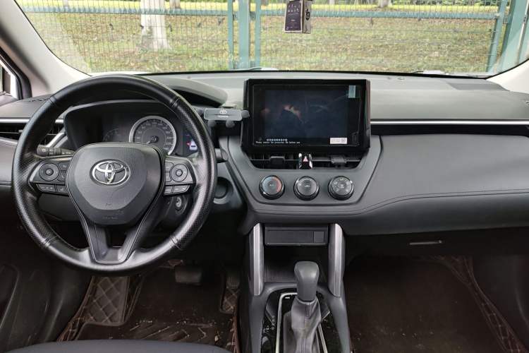 Used Toyota Corolla Cross 2022 2.0L Pioneer Edition Interior 3