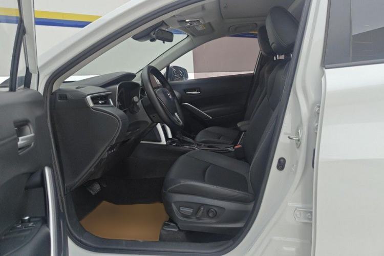 Used Toyota Corolla Cross 2022 2.0L Deluxe Edition Interior 5