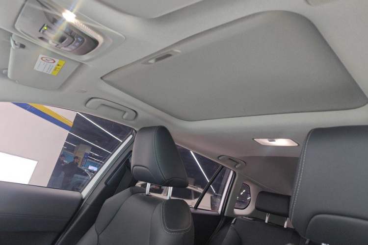 Used Toyota Corolla Cross 2022 2.0L Deluxe Edition Interior 7