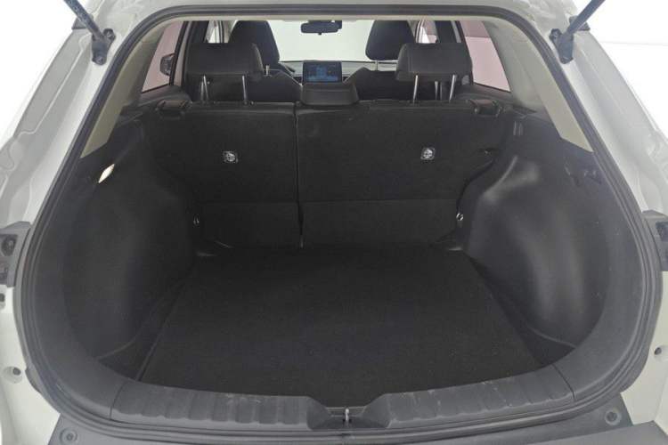 Used Toyota Corolla Cross 2022 2.0L Deluxe Edition Interior 8