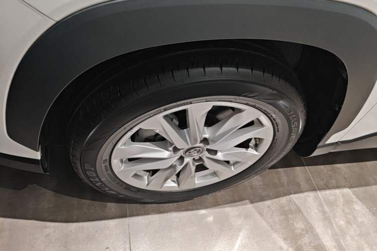 Used Toyota Corolla Cross 2022 2.0L Pioneer Edition Left Front Wheel Hub