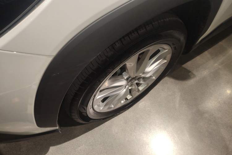 Used Toyota Corolla Cross 2022 2.0L Luxury Edition Left Front Wheel Hub