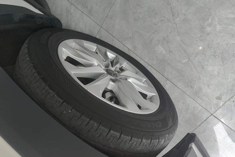 Used Toyota Corolla Cross 2022 2.0L Elite Edition Left Front Wheel Hub