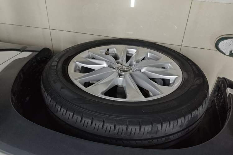 Used Toyota Corolla Cross 2022 2.0L Deluxe Edition Left Front Wheel Hub