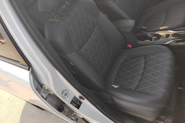 Used Toyota Corolla Cross 2022 2.0L Luxury Edition Right Front Seat