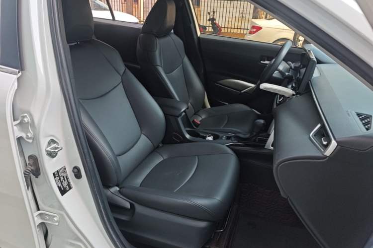 Used Toyota Corolla Cross 2022 2.0L Luxury Edition Right Front Seat