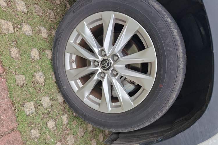Used Toyota Corolla Cross 2022 2.0L Pioneer Edition Right Front Wheel Hub