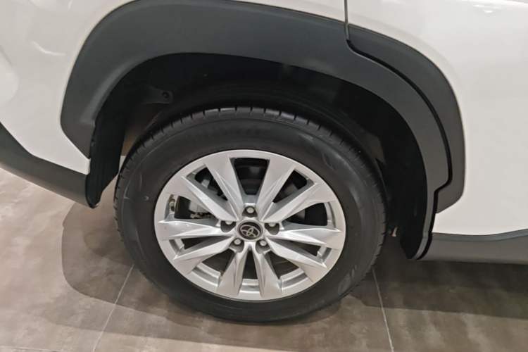 Used Toyota Corolla Cross 2022 2.0L Pioneer Edition Right Rear Wheel Hub