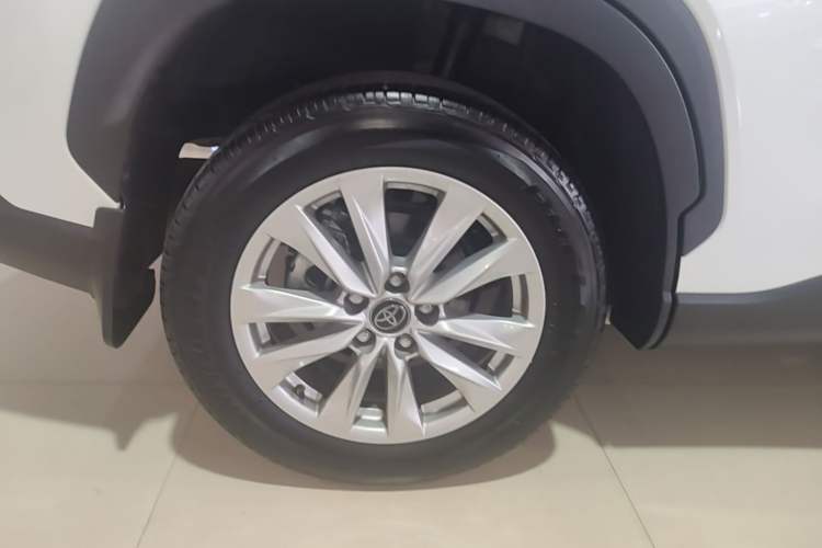Used Toyota Corolla Cross 2022 2.0L Pioneer Edition Right Rear Wheel Hub