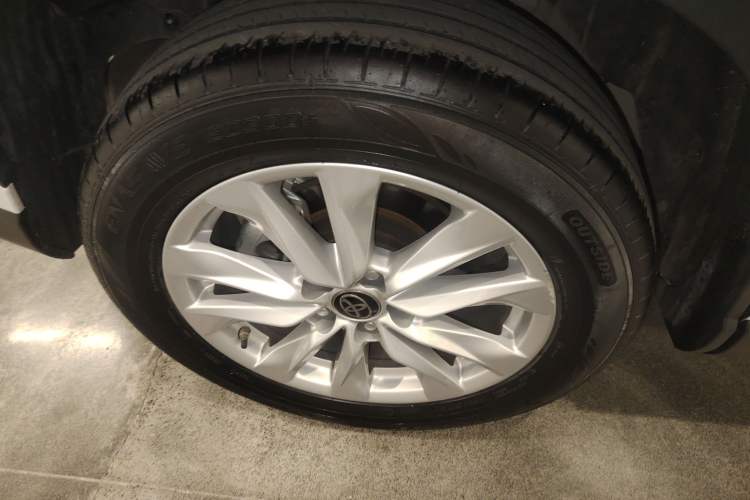 Used Toyota Corolla Cross 2022 2.0L Luxury Edition Right Rear Wheel Hub