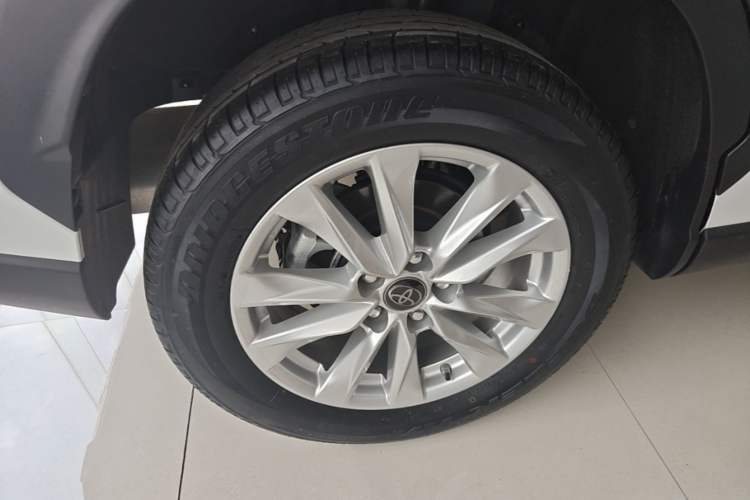 Used Toyota Corolla Cross 2022 2.0L Luxury Edition Right Rear Wheel Hub