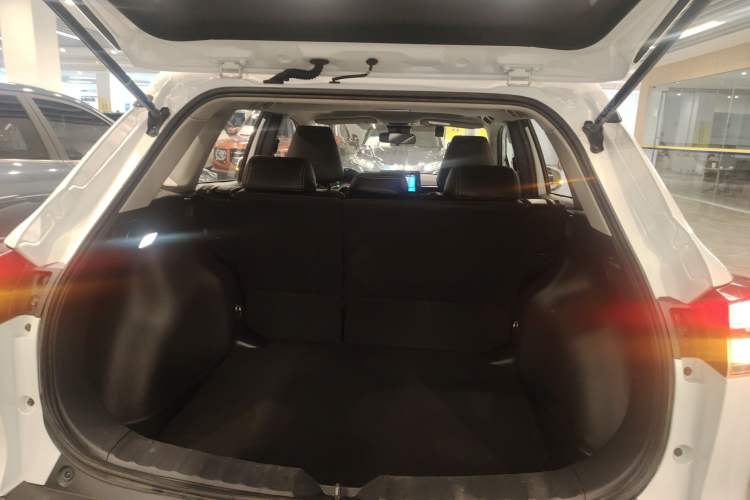 Used Toyota Corolla Cross 2022 2.0L Luxury Edition Trunk