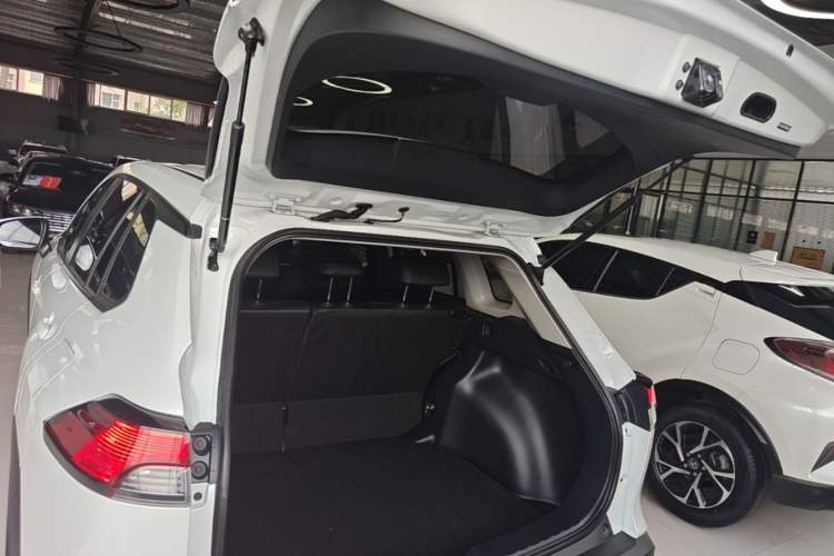 Used Toyota Corolla Cross 2022 2.0L Luxury Edition Trunk
