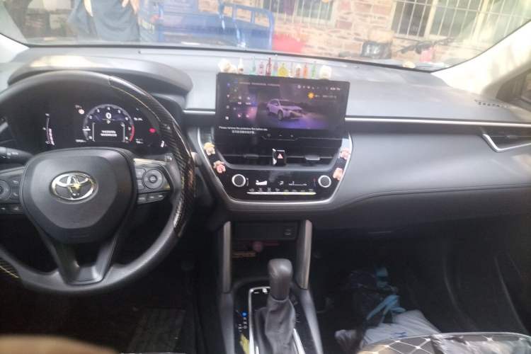 Used Toyota Corolla Cross 2023 2.0L Elite Edition Center Console
