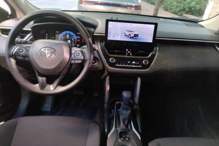 Used Toyota Corolla Cross 2023 2.0L Elite Edition Center Console