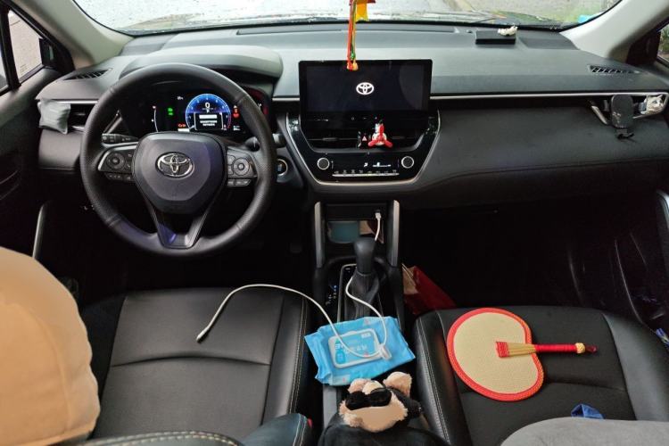 Used Toyota Corolla Cross 2023 2.0L Elite Edition Center Console