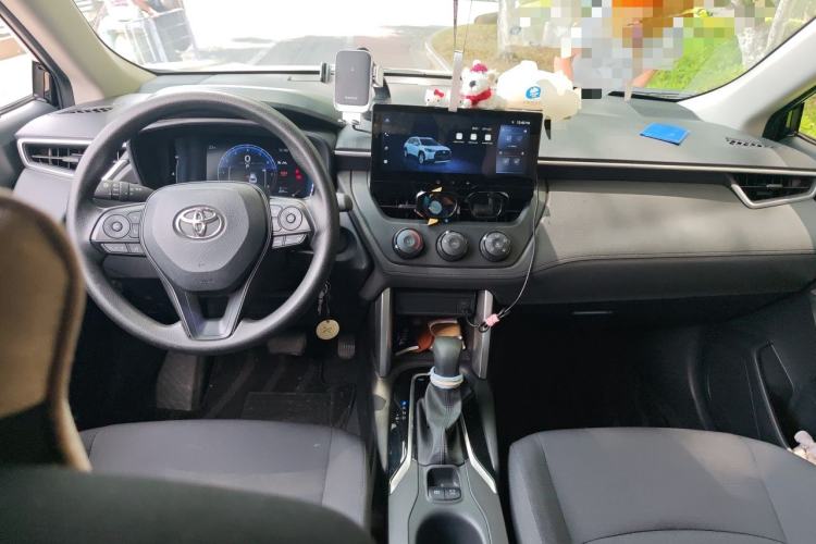 Used Toyota Corolla Cross 2023 2.0L Elite Edition Center Console