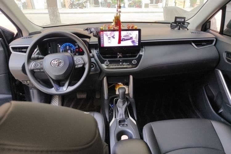 Used Toyota Corolla Cross 2023 2.0L Elite Edition Center Console