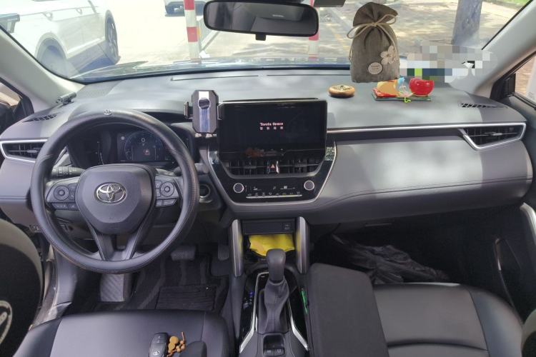Used Toyota Corolla Cross 2023 2.0L Elite Edition Center Console