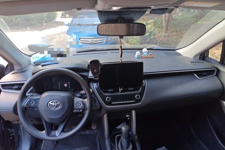Used Toyota Corolla Cross 2023 2.0L Elite Edition Center Console