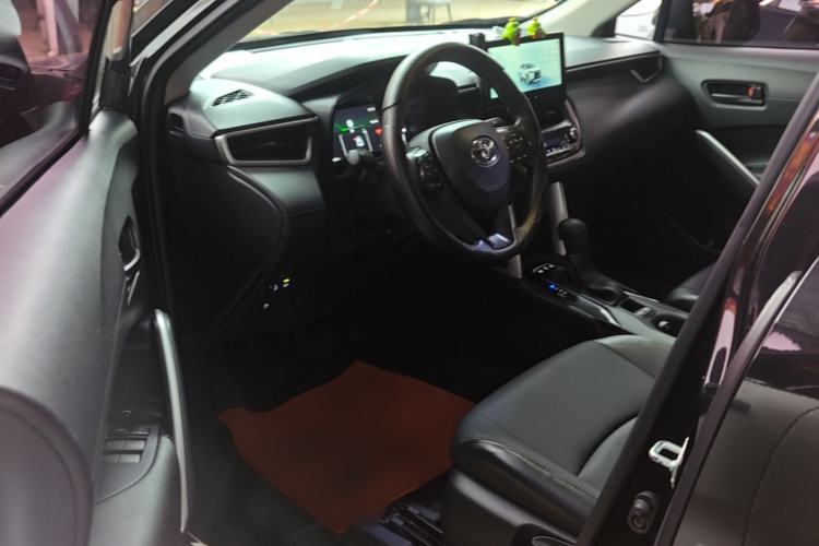 Used Toyota Corolla Cross 2023 Dual-Motor 2.0L Pioneer Edition Driver Seat