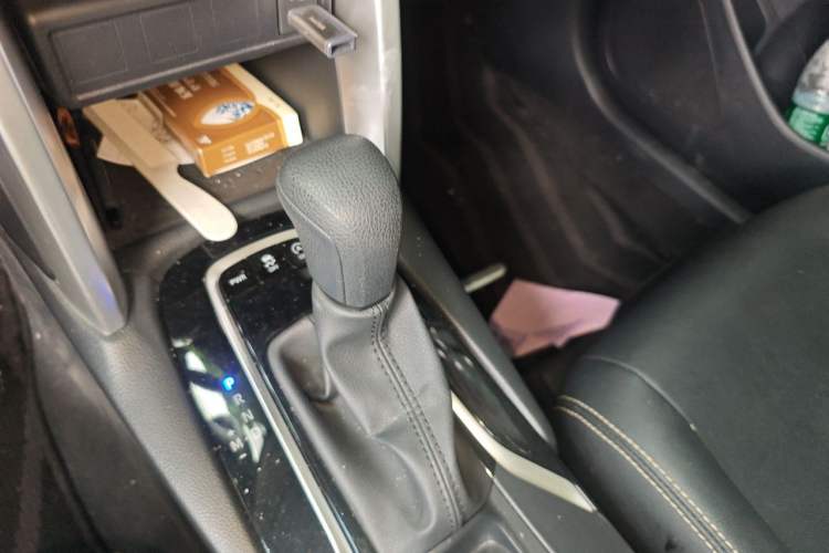 Used Toyota Corolla Cross 2023 2.0L Elite Edition Gear Lever