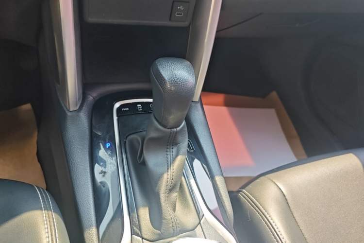 Used Toyota Corolla Cross 2023 2.0L Elite Edition Gear Lever