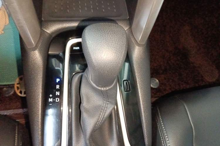 Used Toyota Corolla Cross 2023 2.0L Elite Edition Gear Lever