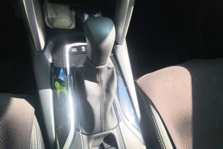 Used Toyota Corolla Cross 2023 Dual-Motor 2.0L Pioneer Edition Gear Lever