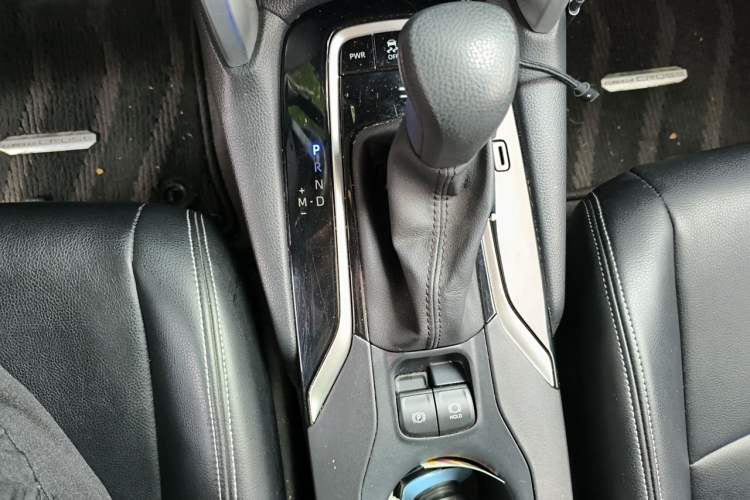 Used Toyota Corolla Cross 2023 2.0L Elite Edition Gear Lever