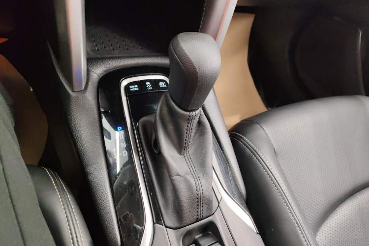 Used Toyota Corolla Cross 2023 Dual-Motor 2.0L Pioneer Edition Gear Lever