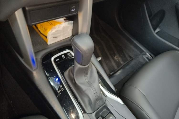 Used Toyota Corolla Cross 2023 2.0L Elite Edition Gear Lever