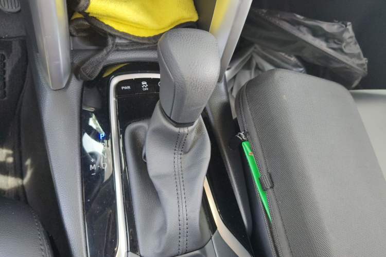 Used Toyota Corolla Cross 2023 2.0L Elite Edition Gear Lever