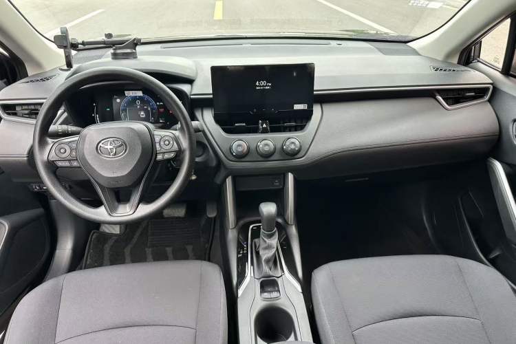 Used Toyota Corolla Cross 2023 2.0L Pioneer Edition Interior 4