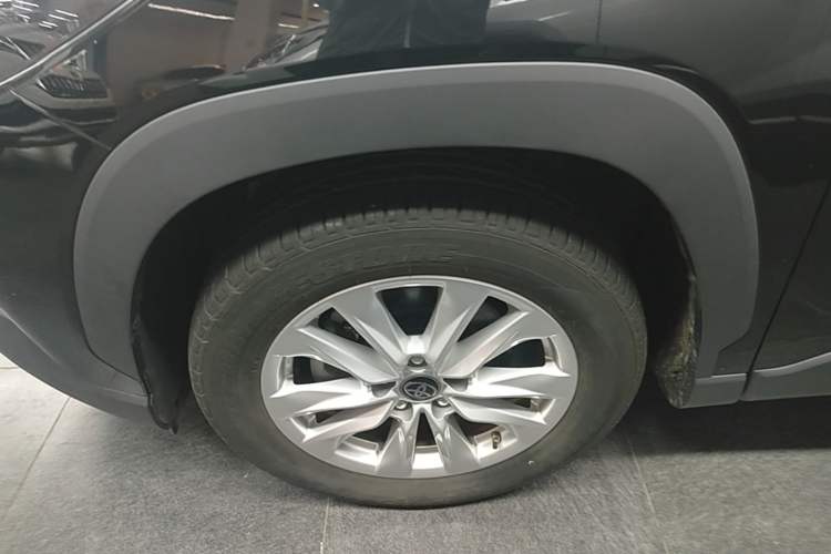 Used Toyota Corolla Cross 2023 2.0L Pioneer Edition Left Front Wheel Hub