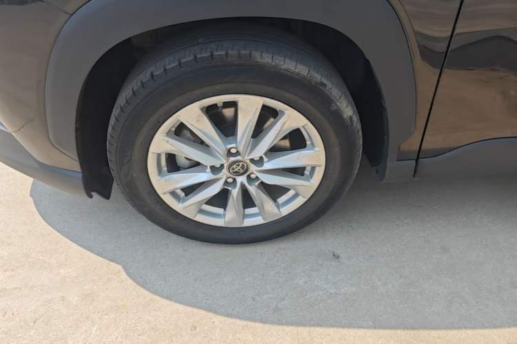 Used Toyota Corolla Cross 2023 2.0L Elite Edition Left Front Wheel Hub