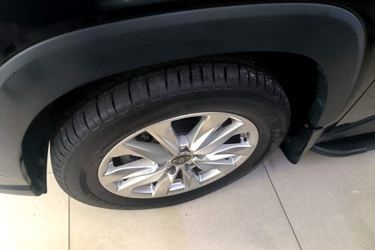 Used Toyota Corolla Cross 2023 2.0L Elite Edition Left Front Wheel Hub