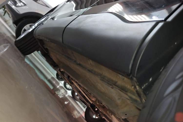 Used Toyota Corolla Cross 2023 2.0L Elite Edition Left Side Sill