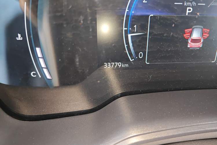 Used Toyota Corolla Cross 2023 2.0L Pioneer Edition Odometer Close Up