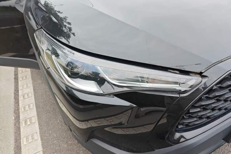 Used Toyota Corolla Cross 2023 2.0L Pioneer Edition Right Front Headlight