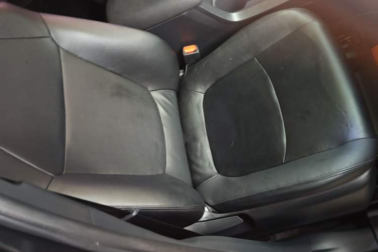 Used Toyota Corolla Cross 2023 Dual-Motor 2.0L Pioneer Edition Right Front Seat