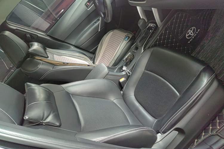 Used Toyota Corolla Cross 2023 Dual-Motor 2.0L Elite Edition Right Front Seat