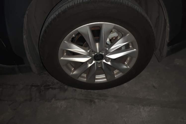 Used Toyota Corolla Cross 2023 2.0L Pioneer Edition Right Front Wheel Hub