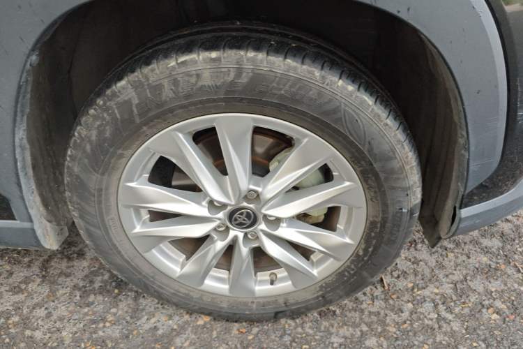 Used Toyota Corolla Cross 2023 Dual-Motor 2.0L Elite Edition Right Front Wheel Hub