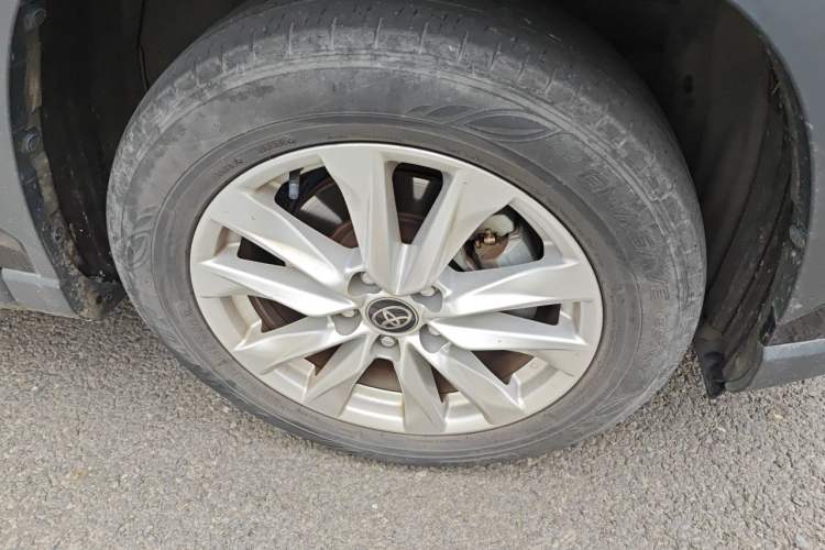 Used Toyota Corolla Cross 2023 2.0L Pioneer Edition Right Front Wheel Hub