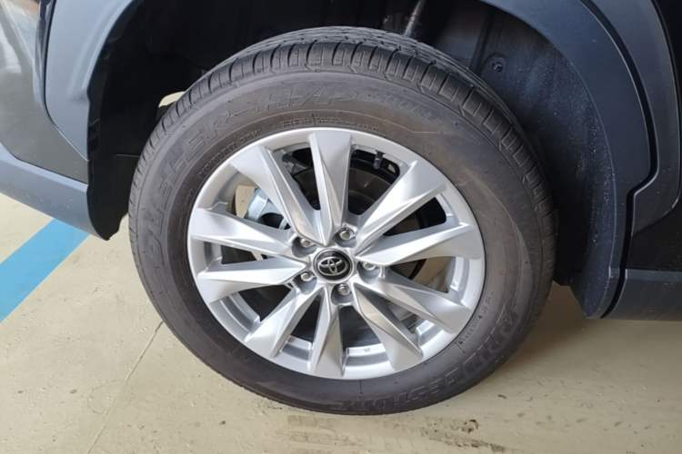 Used Toyota Corolla Cross 2023 2.0L Pioneer Edition Right Rear Wheel Hub