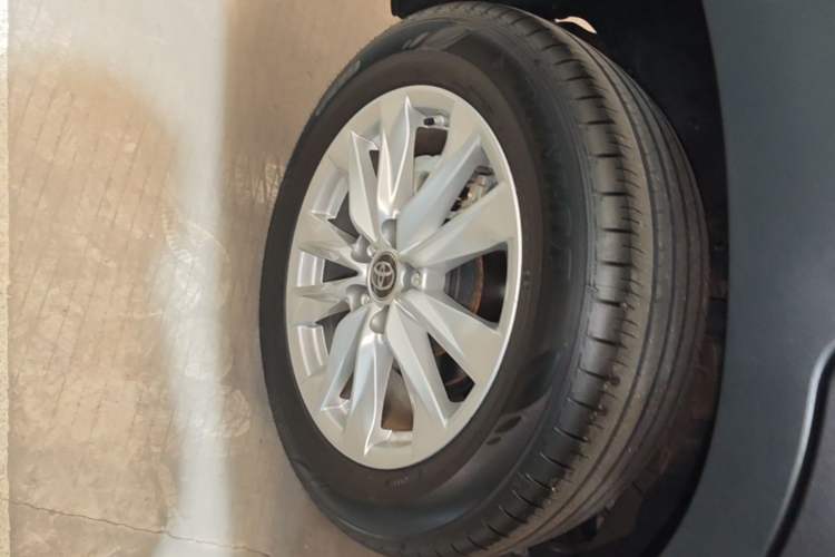 Used Toyota Corolla Cross 2023 2.0L Pioneer Edition Right Rear Wheel Hub