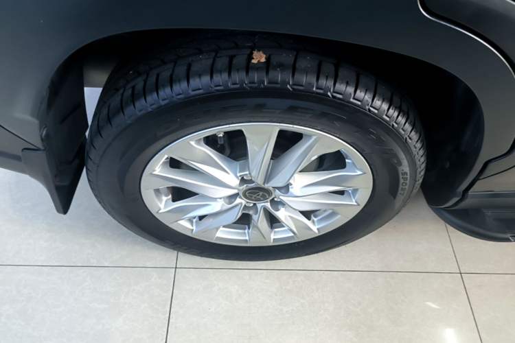 Used Toyota Corolla Cross 2023 2.0L Elite Edition Right Rear Wheel Hub
