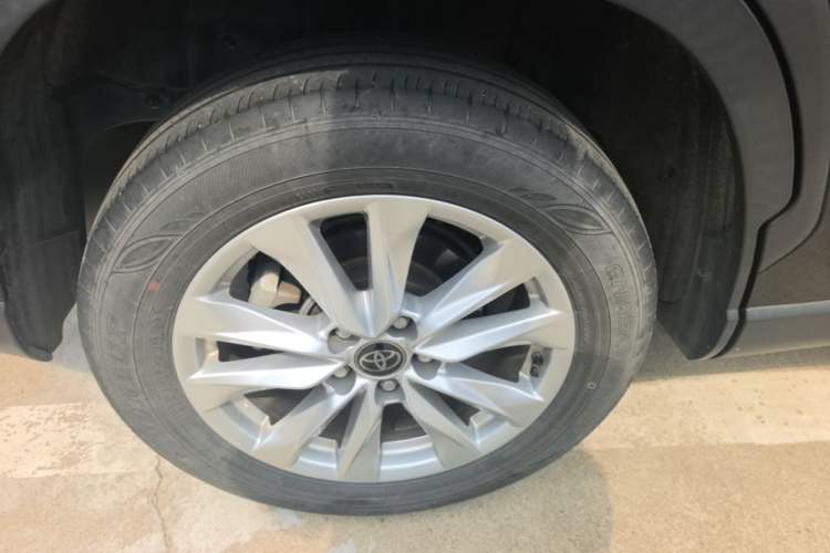 Used Toyota Corolla Cross 2023 2.0L Pioneer Edition Right Rear Wheel Hub